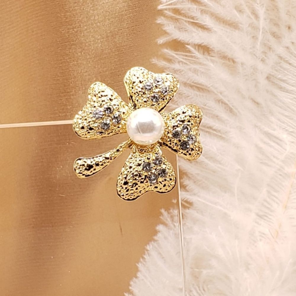 Brand New Rhinestone Pearl Four Leaf Clover Brooch Pin
